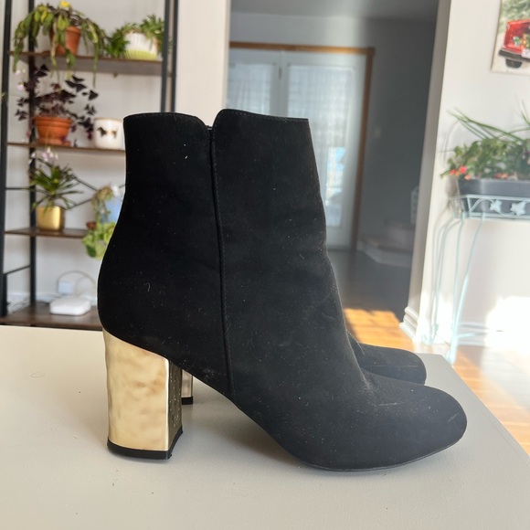 Gold heeled boot - Picture 1 of 2